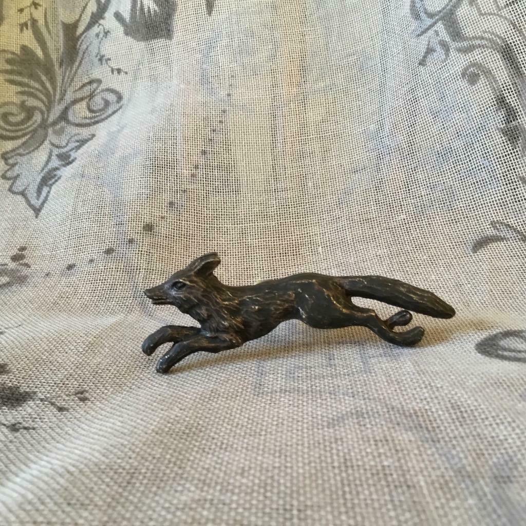 Running Fox Drawer Door Knob