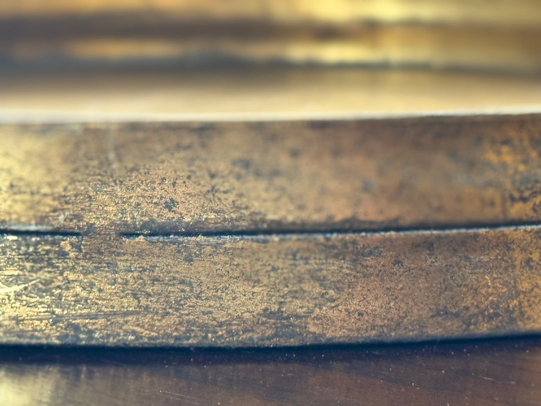 Close-up of a metallic gold edge of the tray with a blurred background