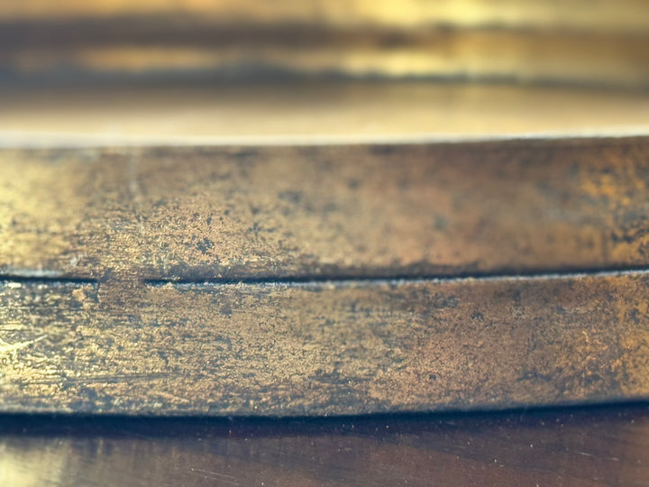 Close-up of a metallic gold edge of the tray with a blurred background
