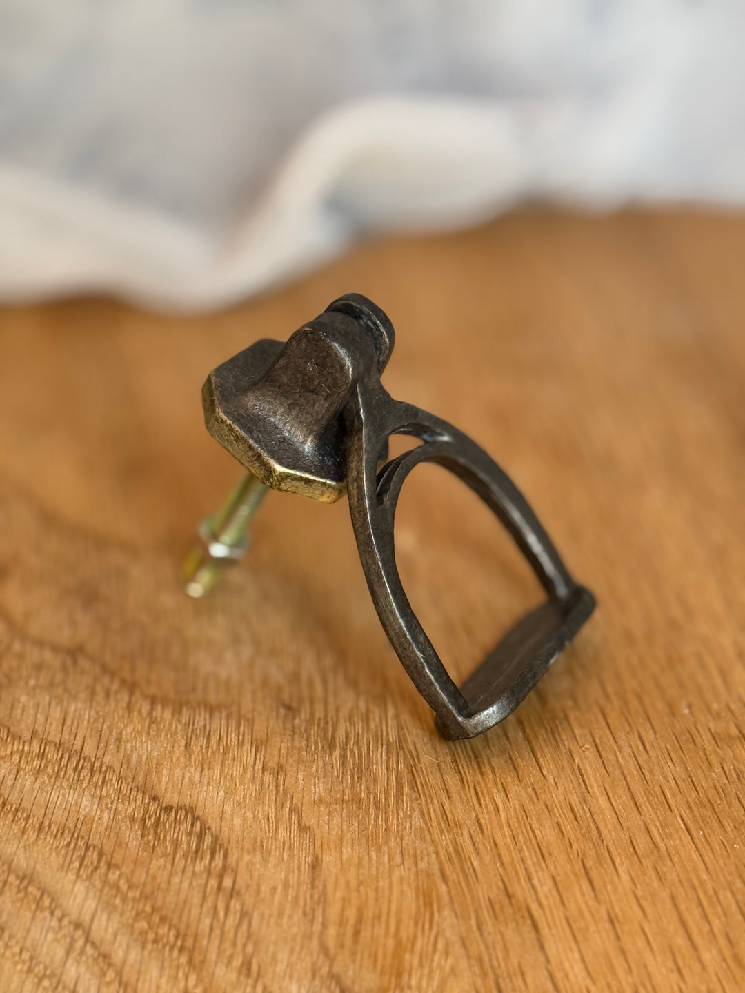 Stirrup Drop Pull Handle for Drawers and Doors