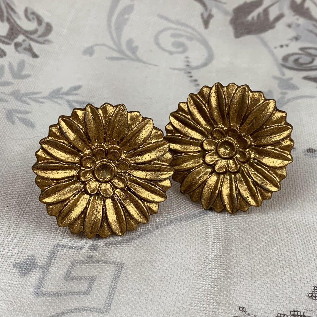 Gold Daisy Drawer Door Knob