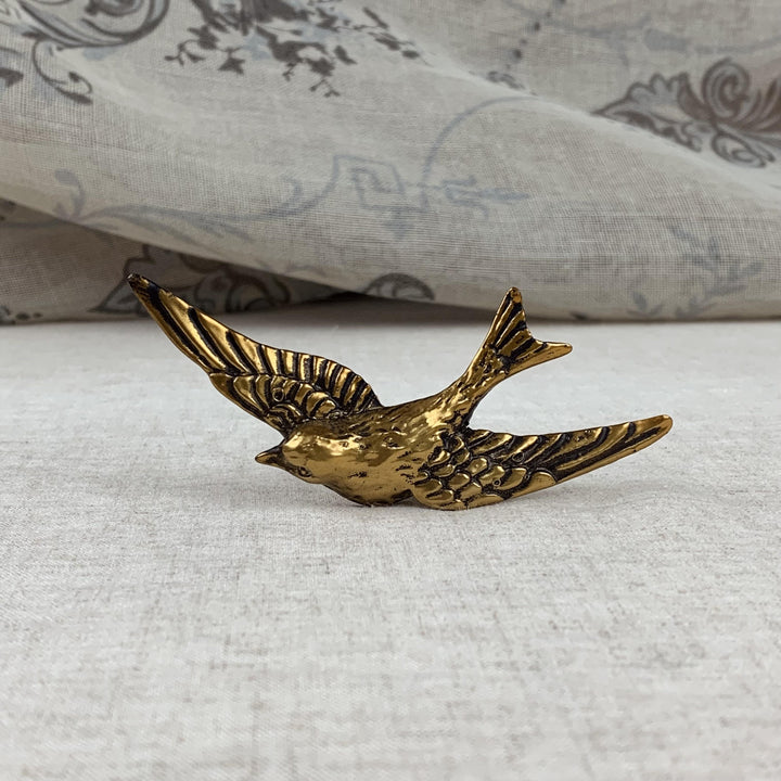 Ornate Golden Swallow Knob