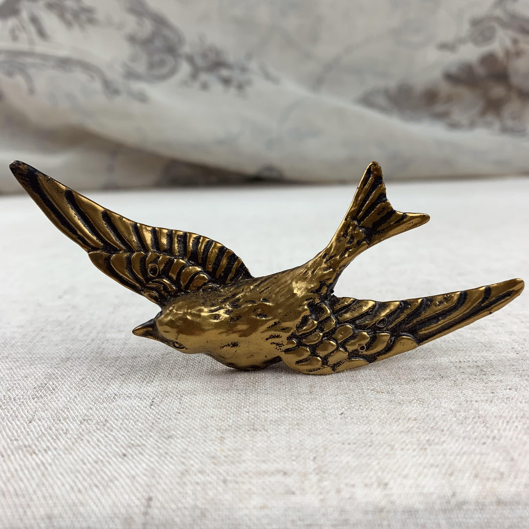 Ornate Golden Swallow Knob