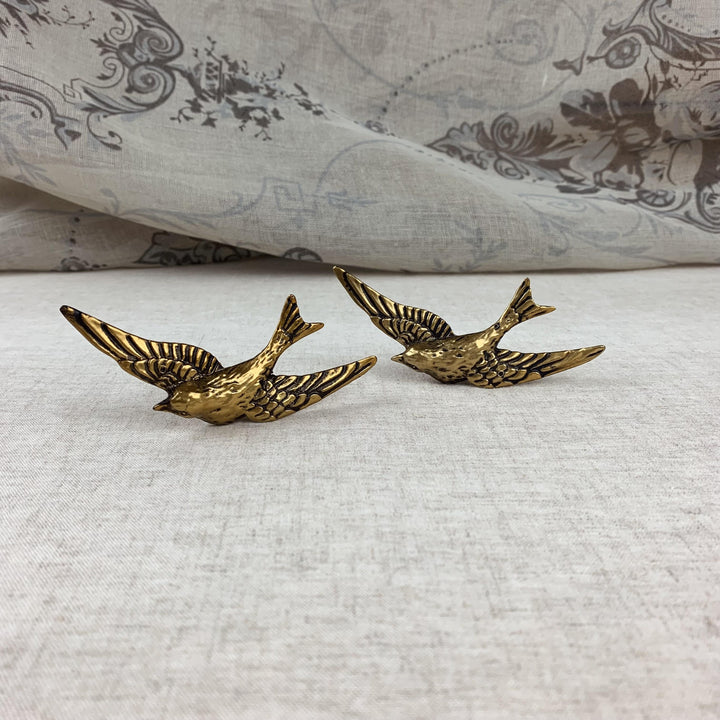 Ornate Golden Swallow Knob