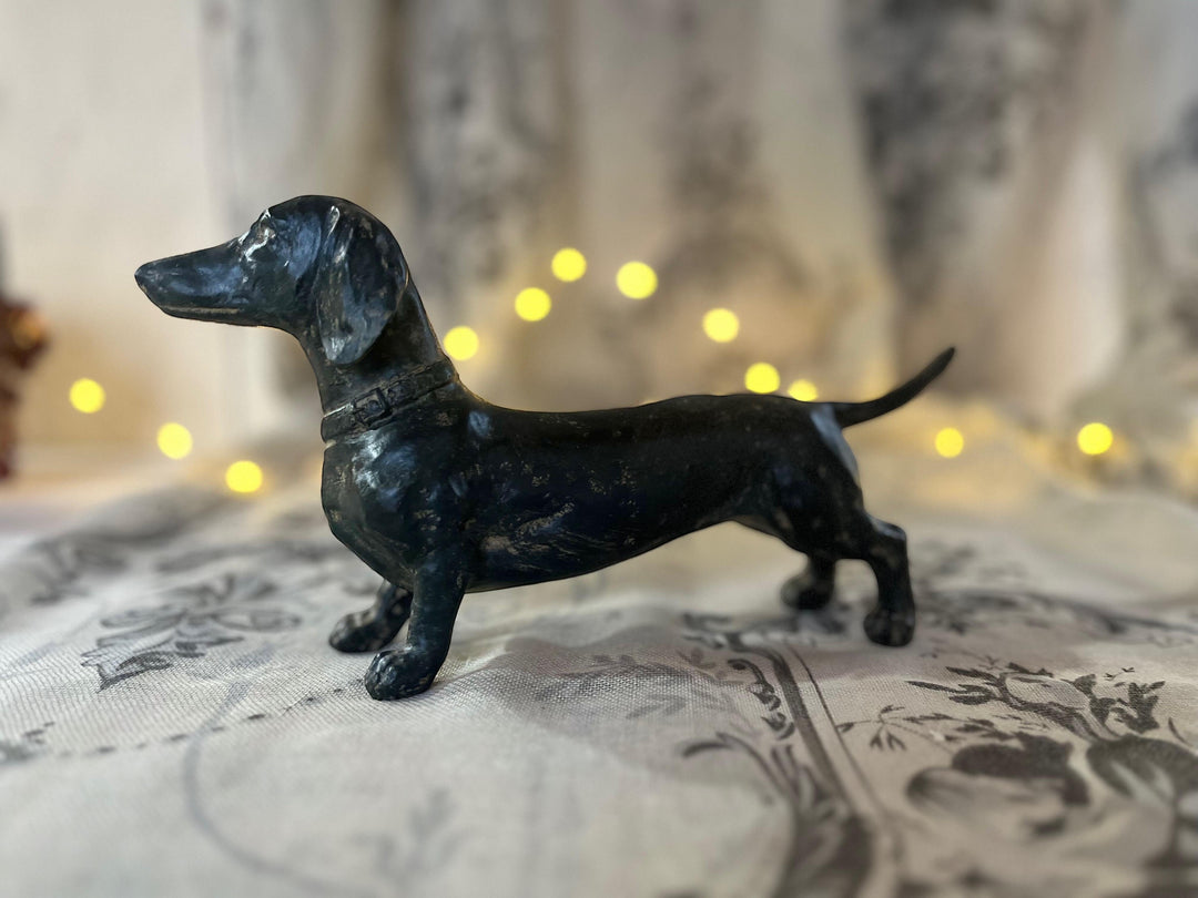 Vintage Hare antique bronze distressed dachshund figurine, 26cm long, made of polyresin.